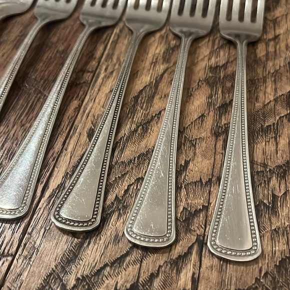 Oneida Needlepoint-Beaded Artistry Stainless Dinner Forks (6)